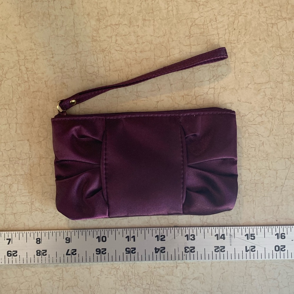 Small clutch wristlet